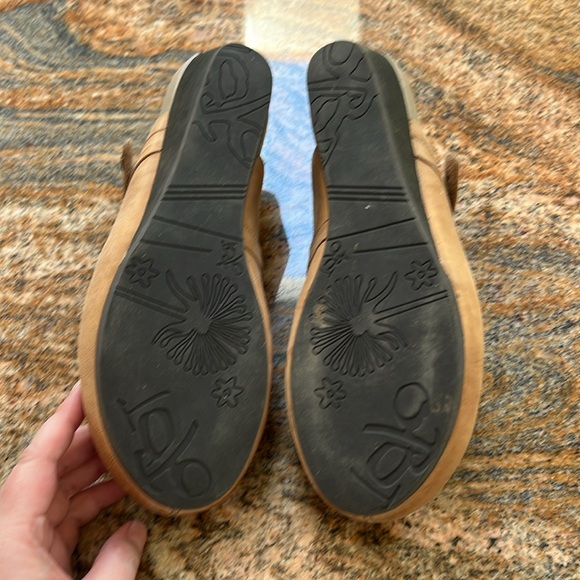 OTBT shoe Women’s sz 8 gently used condition - Picture 3 of 6